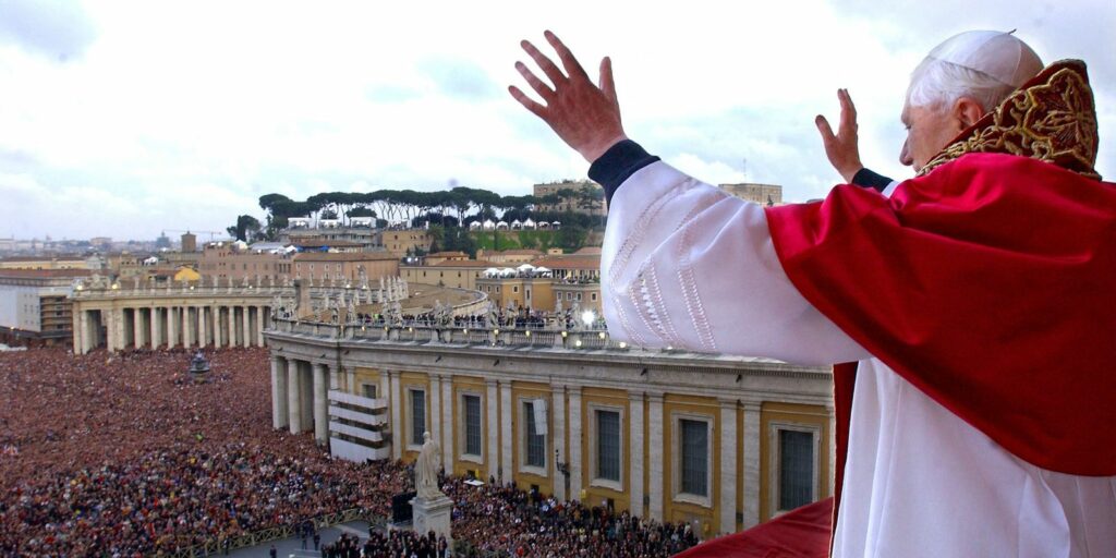 Political and Catholic authorities mourn the death of Benedict XVI