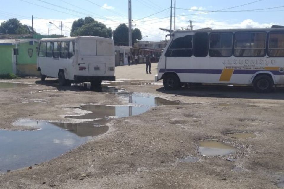 Poor condition of the roads caused a transport stoppage in Cumaná