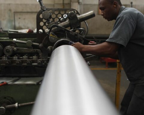 Positive GDP variation is influenced by services and industry