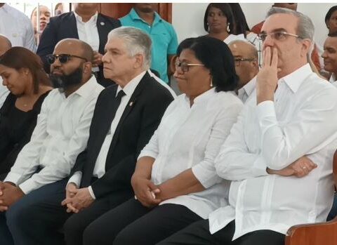 President Abinader attends the wake of former senator Francisco Jiménez Reyes