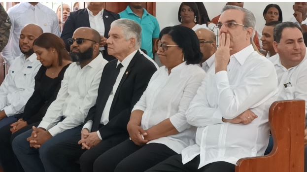 President Abinader attends the wake of former senator Francisco Jiménez Reyes