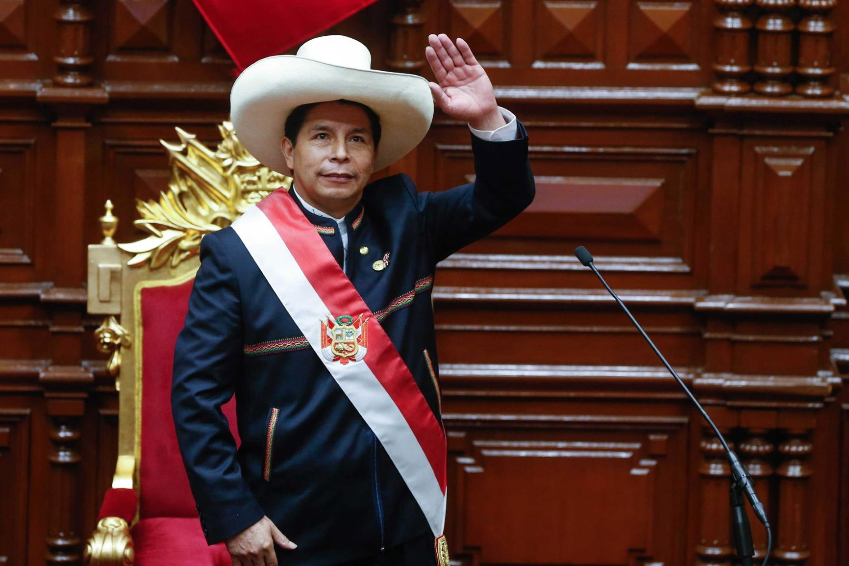 President of Peru orders the dissolution of Congress and establishes an emergency government