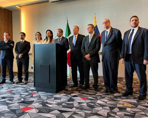 Processes for human rights violations in Venezuela "are not negotiable" in Mexico