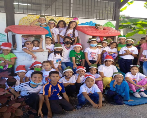 Programa “Dona una Alegría en Navidad” entrega juguetes a las casas de los niños en Caracas