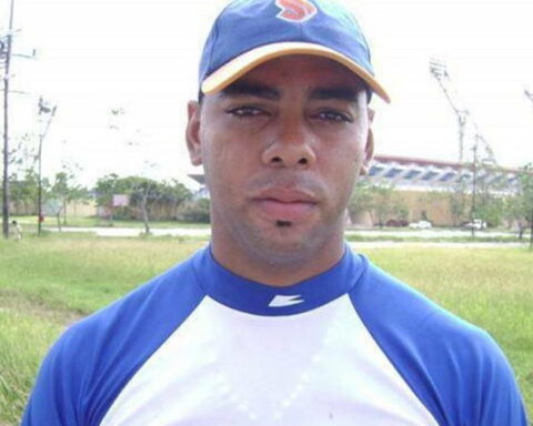 Prominent former Cuban pitcher Ifreidi Coss leaves Cuba