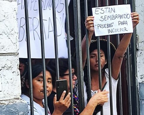 Prosecutor arrives at premises in Nuevo Perú and the Peasant Confederation of Peru after raid by the PNP