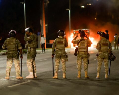 Protesters invade PF headquarters and burn cars and buses in DF