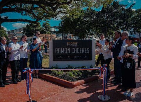 Remozan parque Ramón Cáceres en Moca