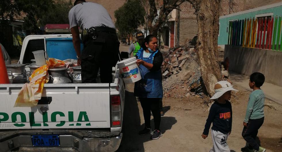 Ranchers donate milk and police distribute to residents in Arequipa (VIDEO)