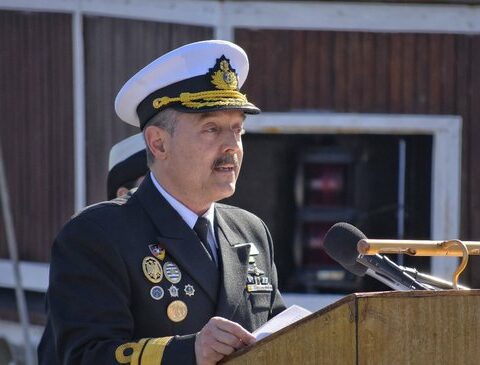 Rear admiral of the Navy who denounced the commander-in-chief for workplace harassment requested a pass to retire