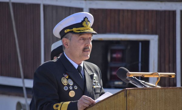 Rear admiral of the Navy who denounced the commander-in-chief for workplace harassment requested a pass to retire