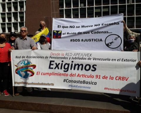 Retirees and pensioners went to the street to protest this #9Dec for better income