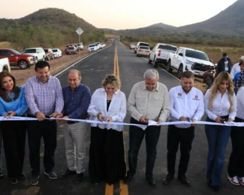 Rocha inaugurates the Batequitas-La Higuerita highway in Badiraguato