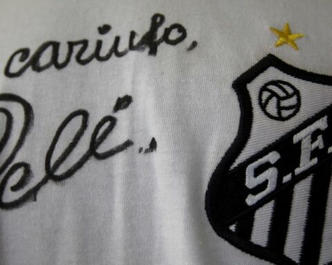 Santos will honor Pelé on his shirt