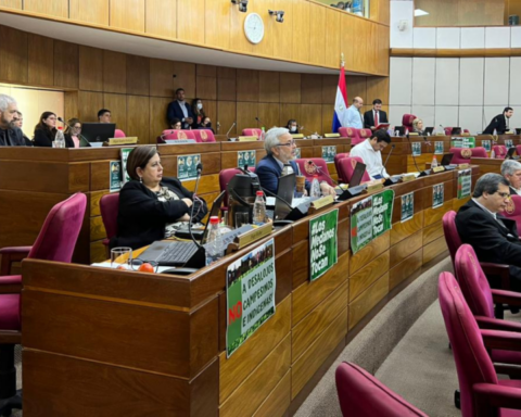 Senate postpones suburban train project until Tuesday