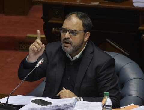 Senate session by "records": FA talks about "political espionage" and Gandini discredited the company