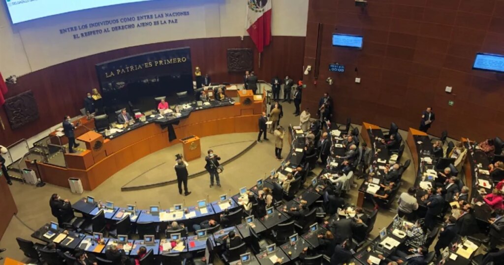 Senators approve Plan B of AMLO, unconstitutional blocks remain