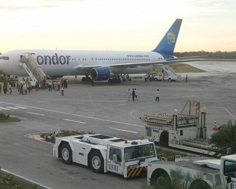 Serbia closes its borders to Cubans without visas and Condor leaves 17 travelers in Holguin