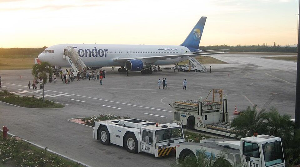 Serbia closes its borders to Cubans without visas and Condor leaves 17 travelers in Holguin