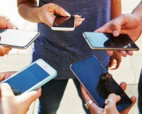 Sharing data between cell phones: how good or bad is it?