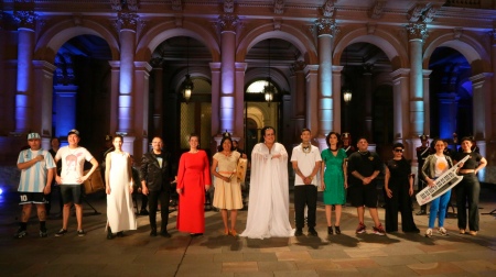 Soloists from different parts of the country sang the anthem from the Casa Rosada