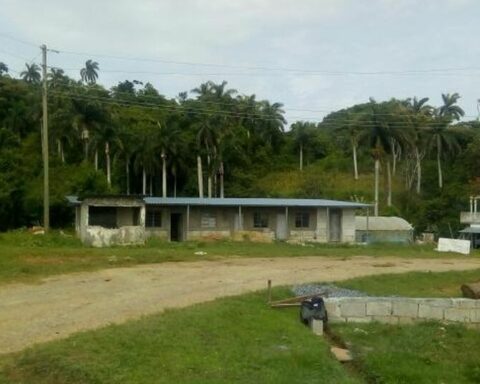 Some 35,000 families in the Cuban province of Granma have homes with dirt floors