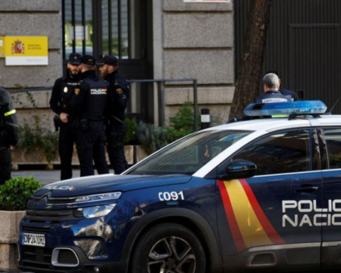 Spanish political scientist affirms that Spain will reinforce support to Ukraine, after terrorist attacks of envelope bombs