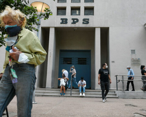 Special year-end bonus of $2,734 for retirees and pensioners who receive the minimum benefit