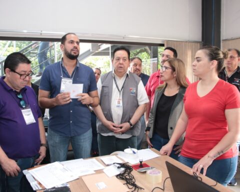 TSJE verifies electoral briefcases of the ANR Vote Receiving Tables