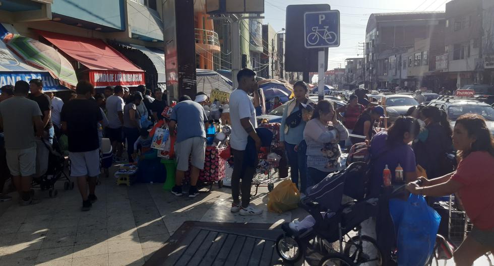 Tacna: Chaos and agglomeration due to the massive presence of buyers and street vendors