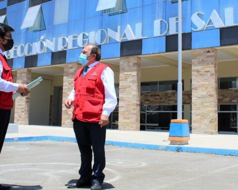 Tacna: Three officials from the Health Directorate received double salaries from the state