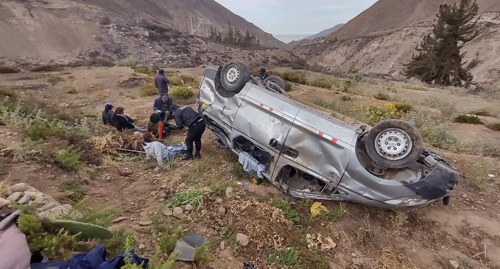 Tacna: Two dead and 10 injured leaves a minivan falling into a ravine (VIDEO)