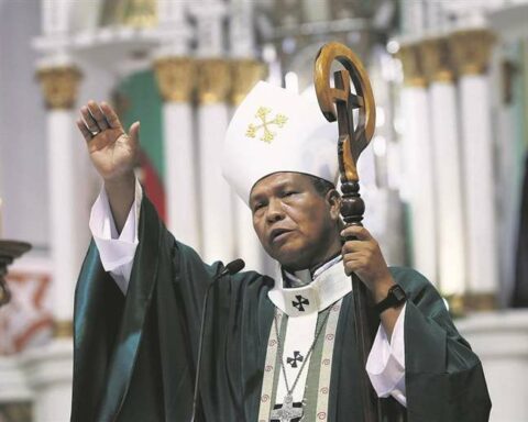 "That there be dialogue to live in peace and unity, and that we stop the insults"