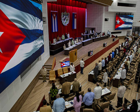 The Cuban Parliament studies the law that will prohibit non-state digital media