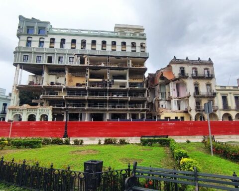 The Cuban military construction company and a French company stabilize the Saratoga hotel