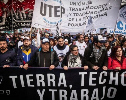 The Government formalized the bonus for employees and holders of Potenciar Trabajo