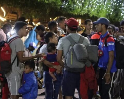 The US advises migrants not to cross the border due to extreme cold