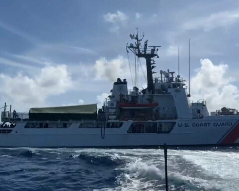 EE. UU. detiene a 44 balseros cubanos en Cayos de Florida y deporta a otros 192