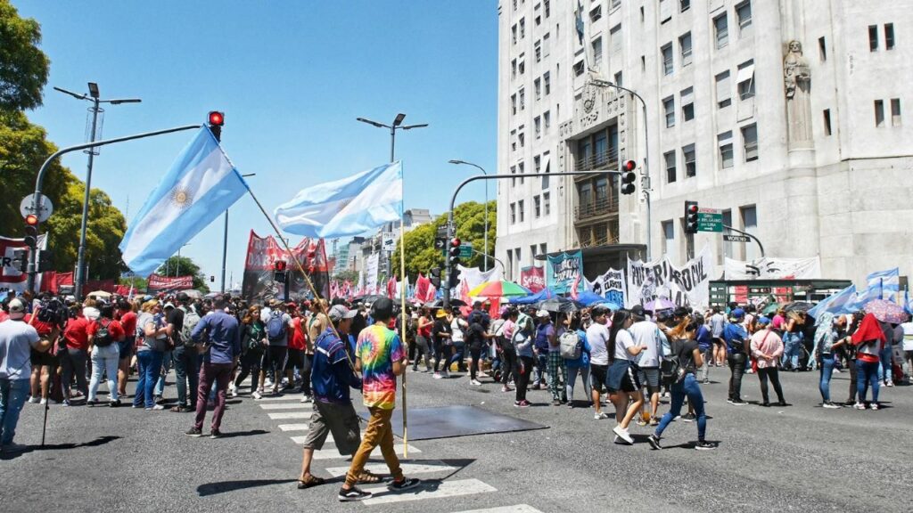 The UTEP advances a massive mobilization in the Obelisk