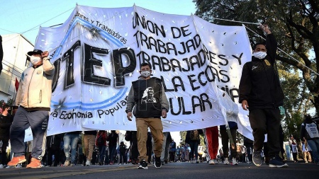 The UTEP mobilizes to the Pueyrredón Bridge to claim "solutions for the poorest"