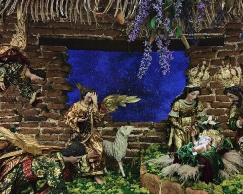 The Vatican inaugurates its nativity scenes and lights its Christmas tree