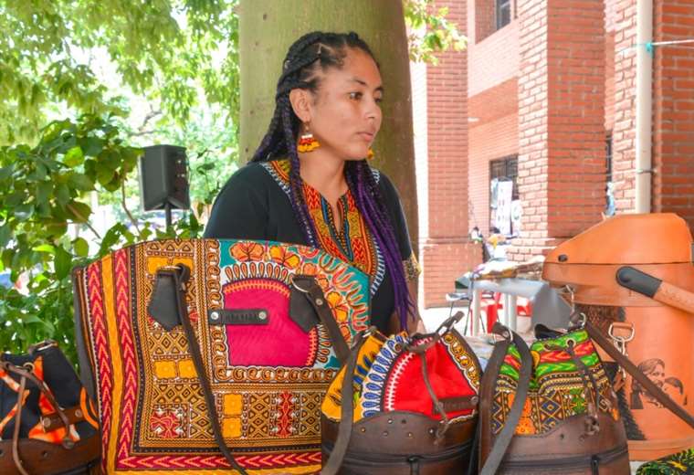 The colors and flavors of the region meet at the fair of indigenous and Afro-Bolivian peoples