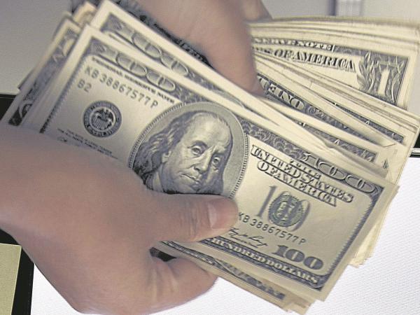 The dollar began the penultimate week of 2022 below $4,800