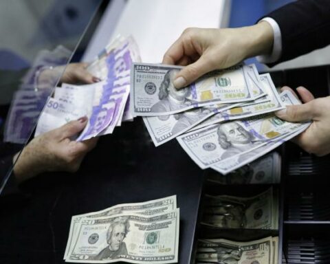 The dollar closed, this Tuesday, below 4,800 pesos