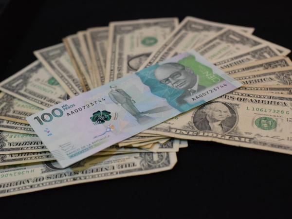 The dollar was traded this Tuesday for less than 4,770 pesos