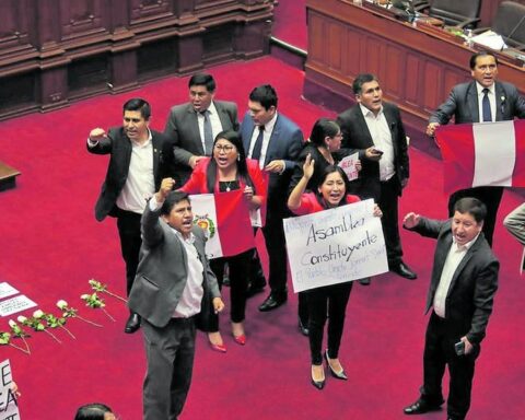 The left in Congress boycotts the early elections