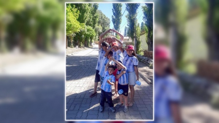 The muleteers experience the World Cup at the foot of the Andes mountain range in pure light blue and white