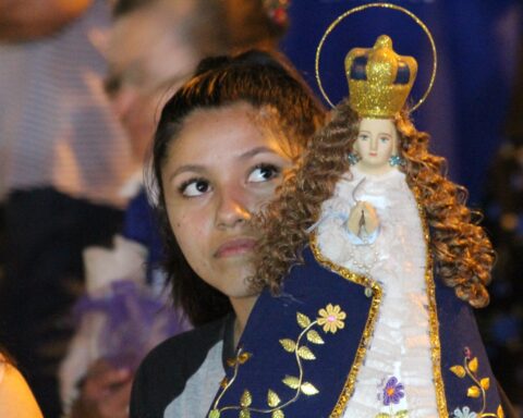 "The new generations have to contribute their own and strengthen our society"