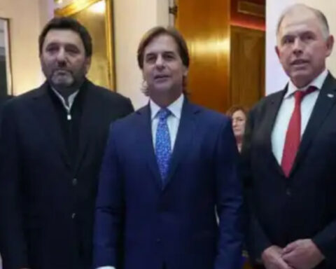 The owners of El Observador and the shield against the Uruguayan government