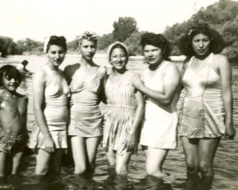 The "mexican mondays": the only day of the week in which Latinos could bathe in public pools in California